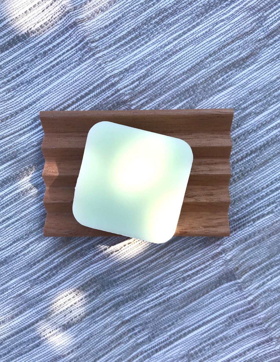 re-balancing conditioner bar, non-greasy conditioner, non-oily, long lasting, smell good.