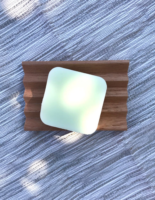 re-balancing conditioner bar, non-greasy conditioner, non-oily, long lasting, smell good.
